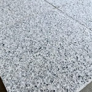 ĐÁ GRANITE TRẮNG SUỐI LAU (MẶT BĂM)